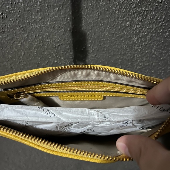 ✨NWT CALVIN KLEIN HAYDEN MINI CROSSBODY - Picture 5 of 6